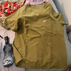 Martini Olive Catarina™ - One-Pocket Scrub Top
$30.40
XL - Martini Olive
1x